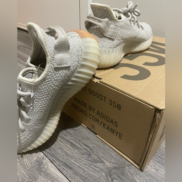 BRAND NEW. Yeezy Boost 350 V2. Wore them once. Comes in original box. Size W5.5 - Picture 4 of 7